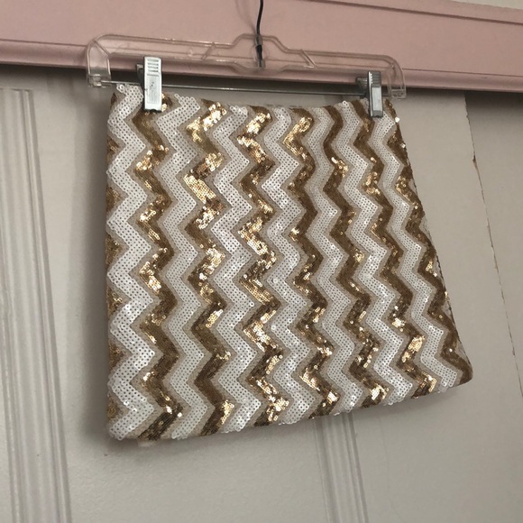 WINDSOR white and gold chevron sparkly mini skirt - Picture 6 of 6
